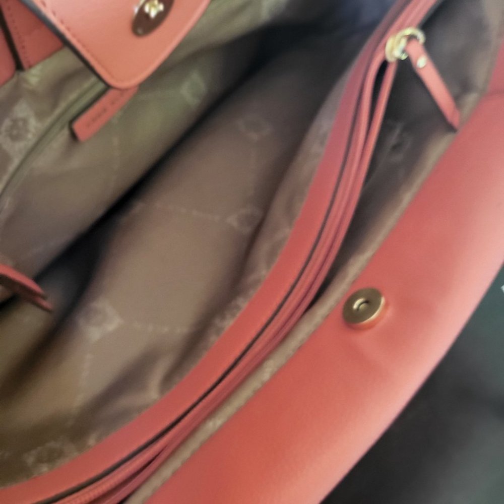 Anne Klein Curved Tote Bag - Picture 4 of 9